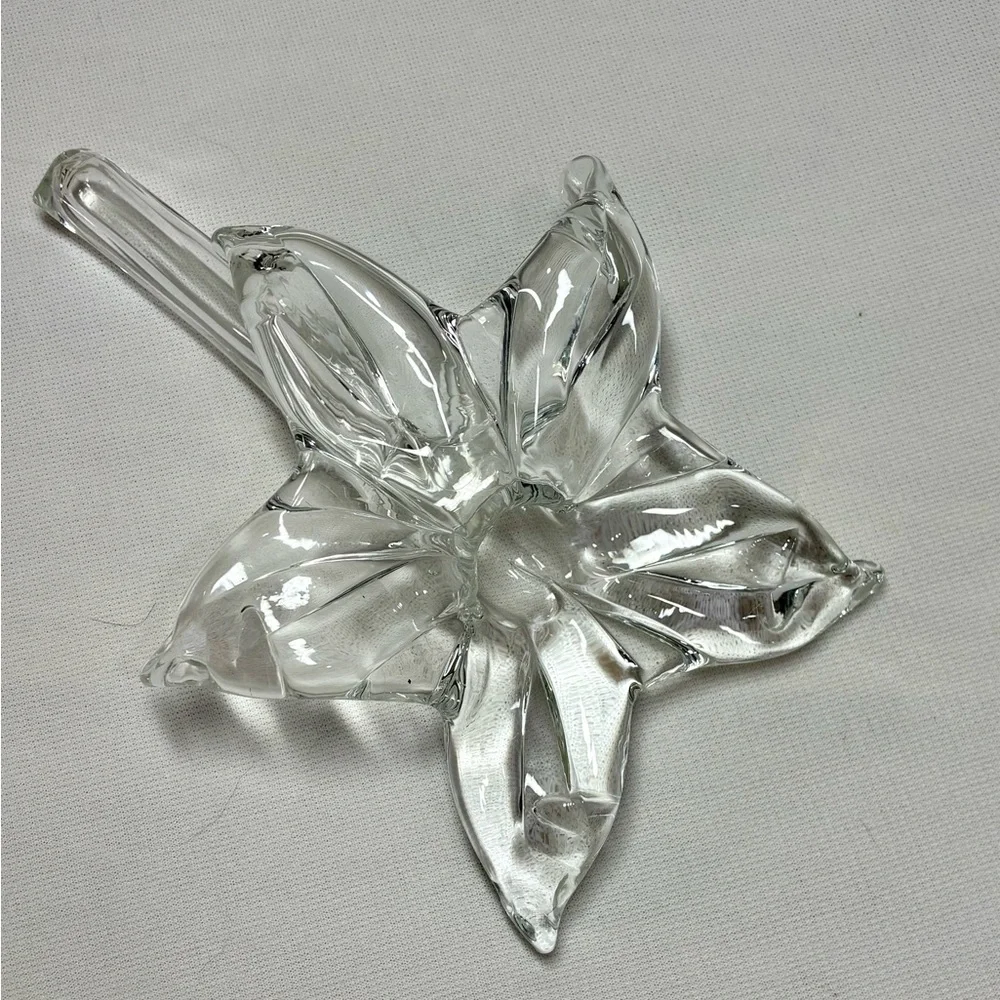 Lily Single Flower Bud Vase Blown Glass 7 inches This is a real Vintage Charmer